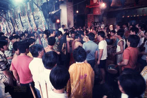 This picture captures devotees at the entrance of the former Leng Hiang Twa Temple at Clarke Quay during a religious festival, 1976. Source: Ronni Pinsler Collection, Courtesy of National Archives of Singapore